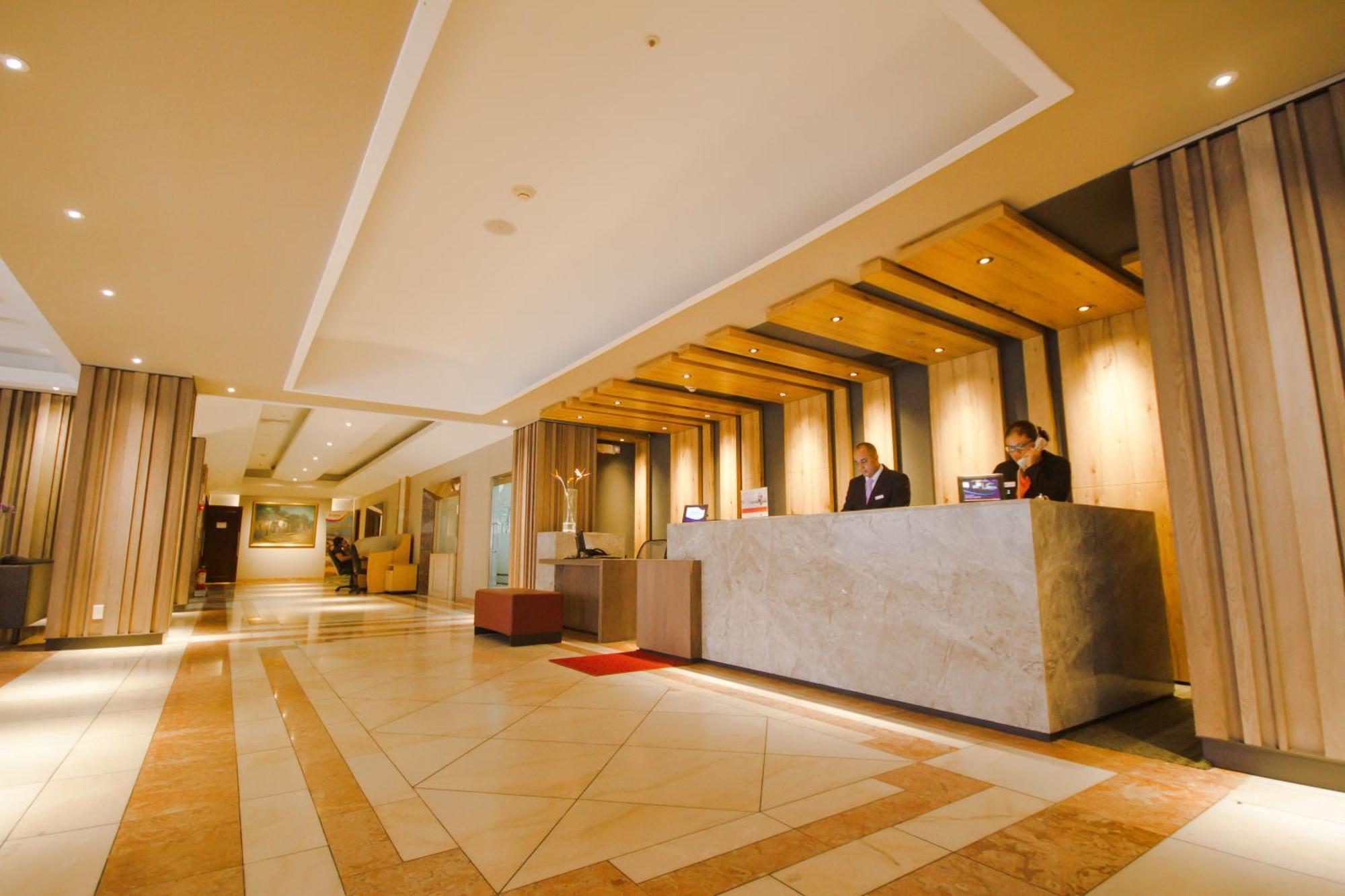Отель Crowne Plaza Managua By Ihg Экстерьер фото