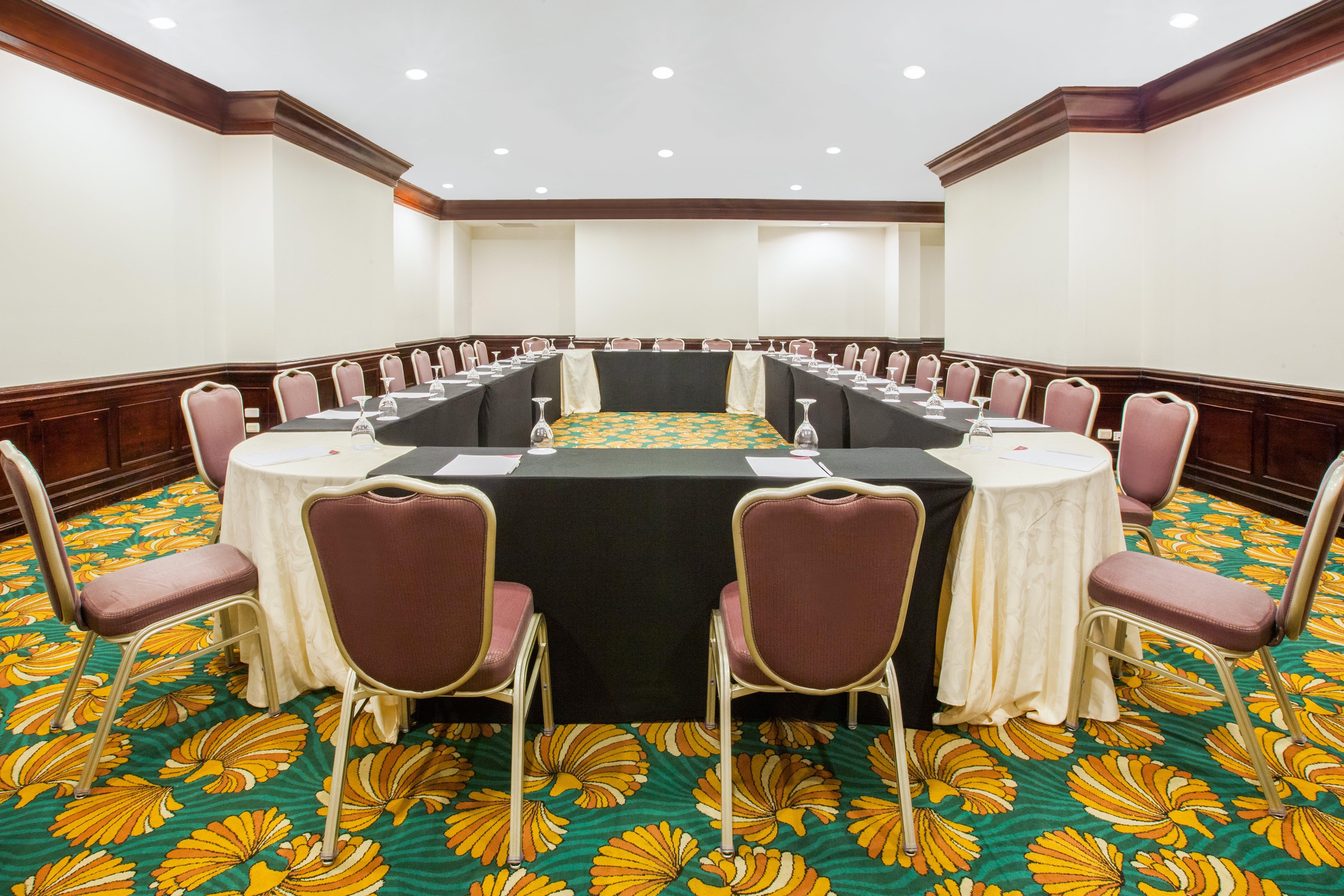 Отель Crowne Plaza Managua By Ihg Экстерьер фото