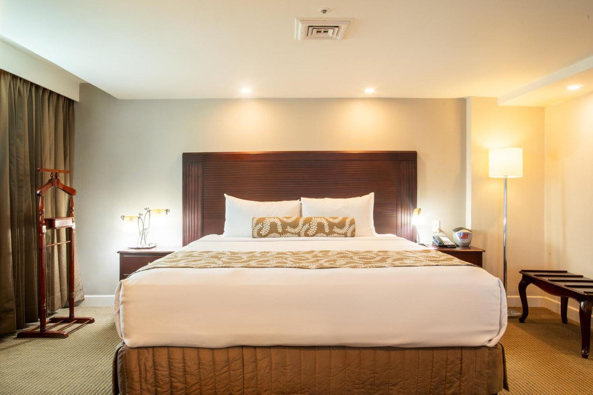 Отель Crowne Plaza Managua By Ihg Экстерьер фото