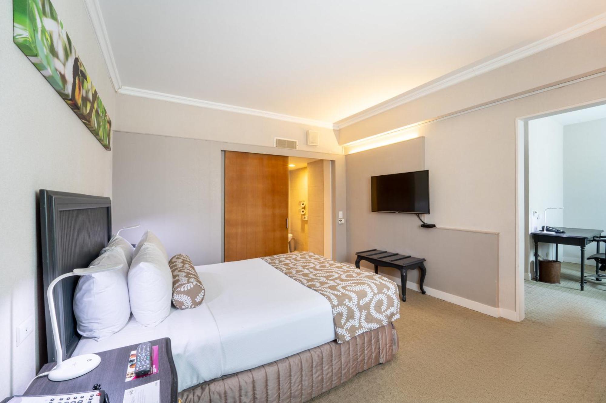 Отель Crowne Plaza Managua By Ihg Экстерьер фото
