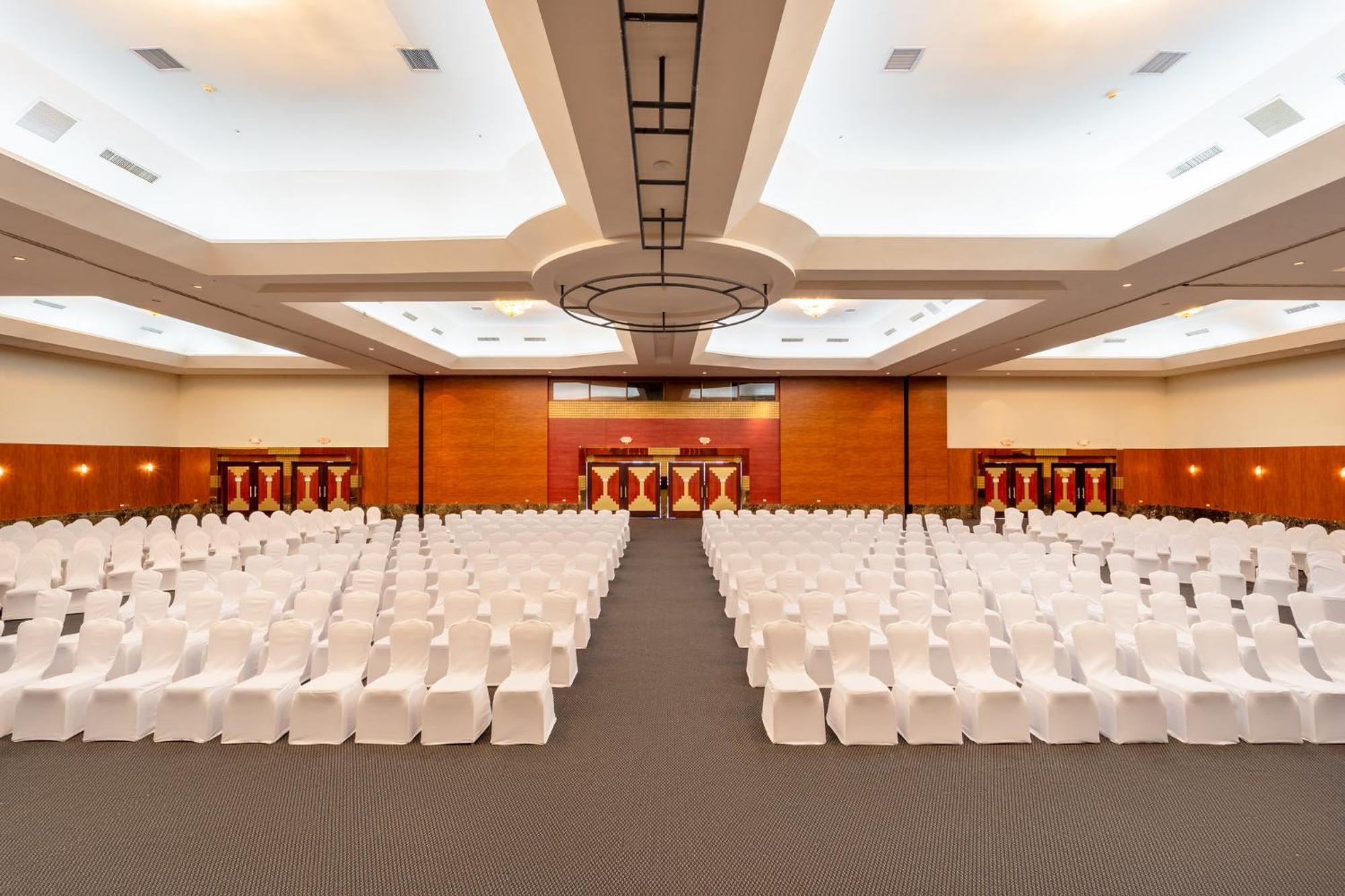 Отель Crowne Plaza Managua By Ihg Экстерьер фото